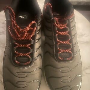 Nike Men's Gray and Red Athletic Shoes